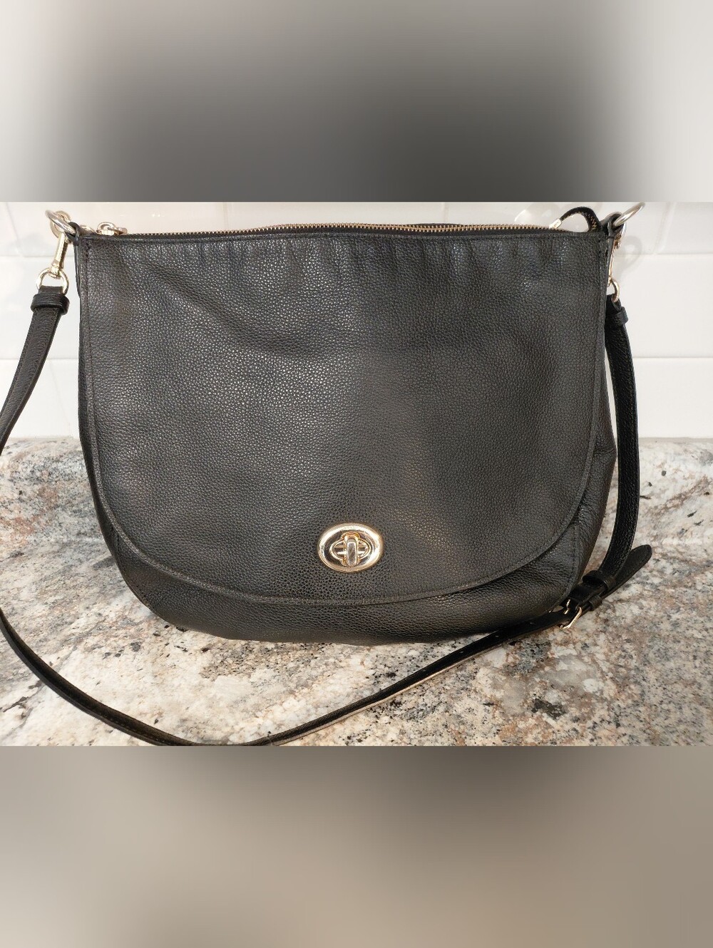 Coach Black Pebbled Leather Turnlock Hobo Bag W/Crossbody Strap No Hngtag Gold